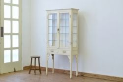 アンティーク家具　ペンキの剥げたアンティークケビント2(ガラスケース)