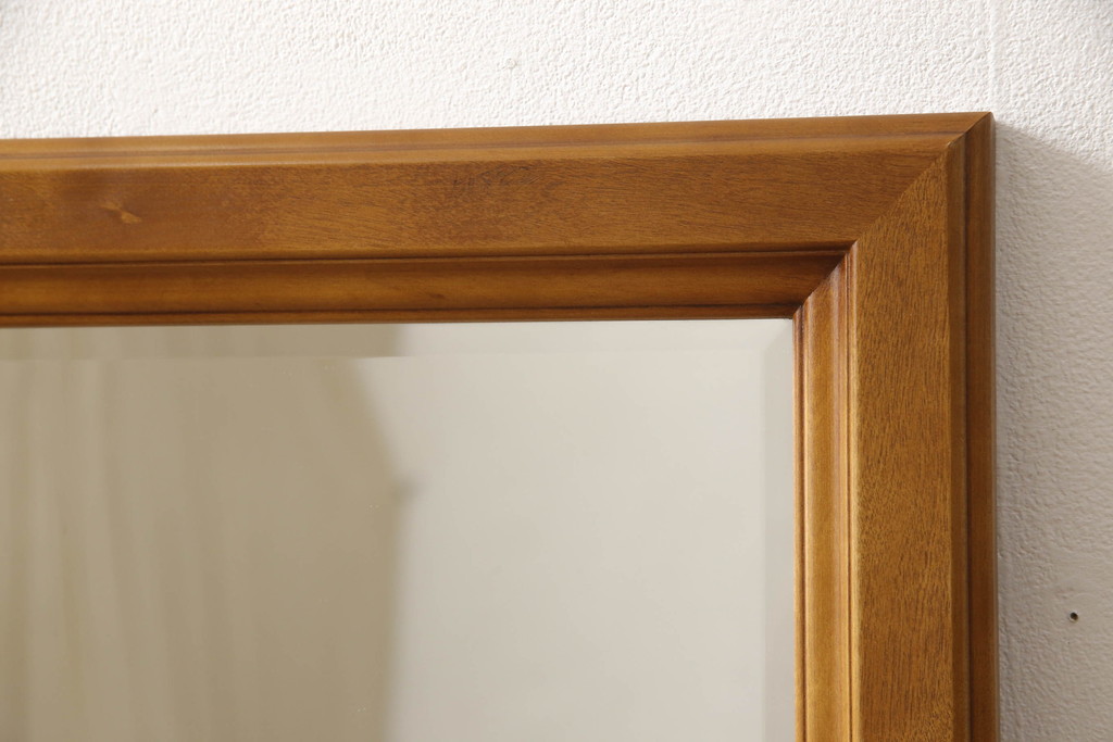 中古　美品　横浜ダニエル(Daniel)　滑らかな木肌と温かみのある色味が魅力のシンプルなウォールミラー(壁掛け鏡)(R-051481)