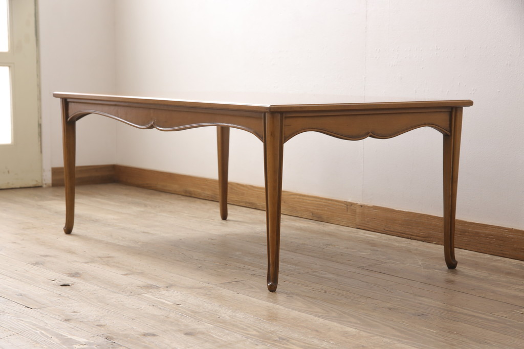 中古美品　イタリア高級家具　メデア(Medea)　滑らかな曲線と杢目が美しいセンターテーブル(定価約27万円)(リビングテーブル、ローテーブル)(R-052326)