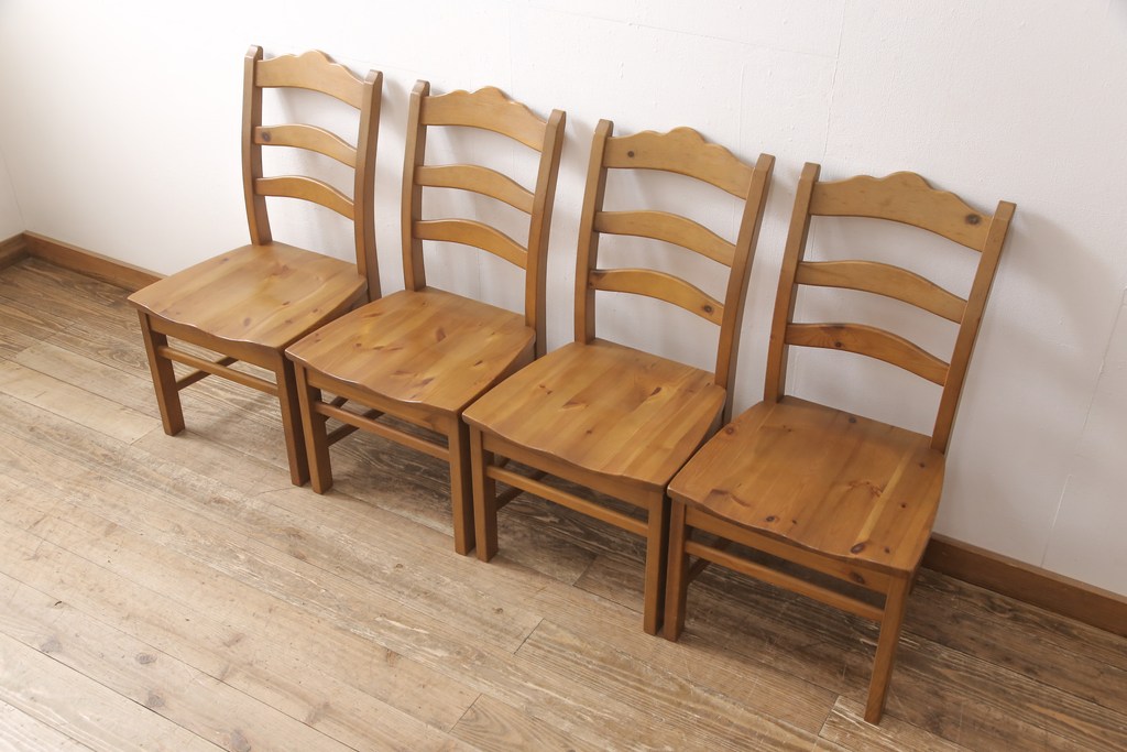 中古 美品 KOSUGA(コスガ) PROVENCE(プロヴァンス)シリーズ パイン材 温かみのある風合いが魅力的なダイニングチェア4脚セット(板座 チェア)(R-053466) ラフジュ工房
