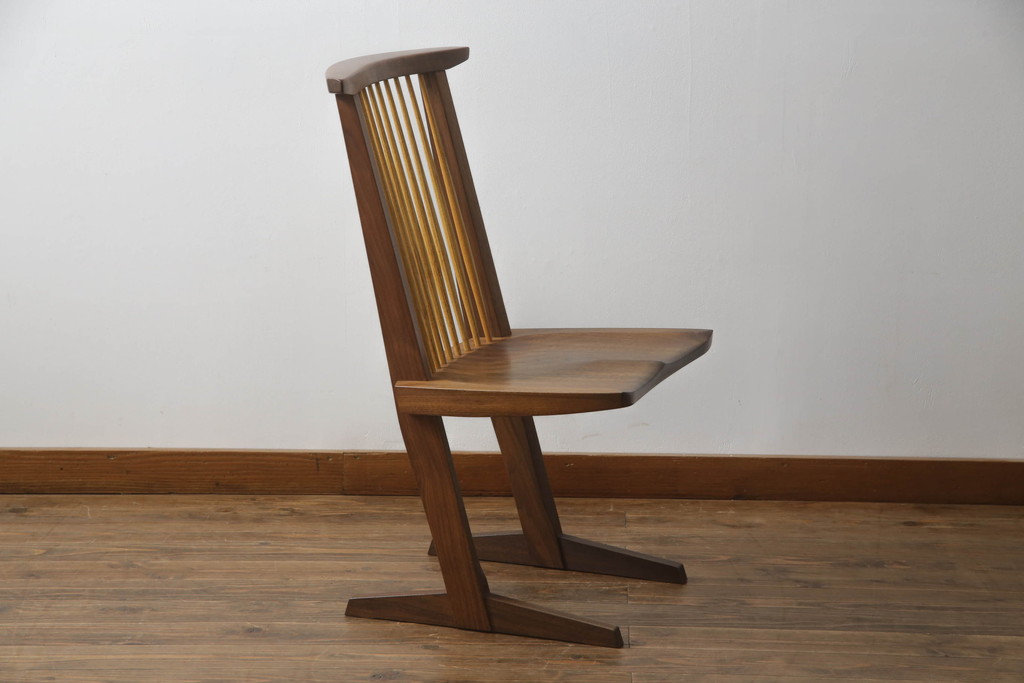 中古　ジョージナカシマ　桜製作所　コノイドチェア(CONOID CHAIR)　CN101　スタイリッシュな佇まいのサイドチェア(板座チェア、ダイニングチェア、椅子、イス)(R-068144)