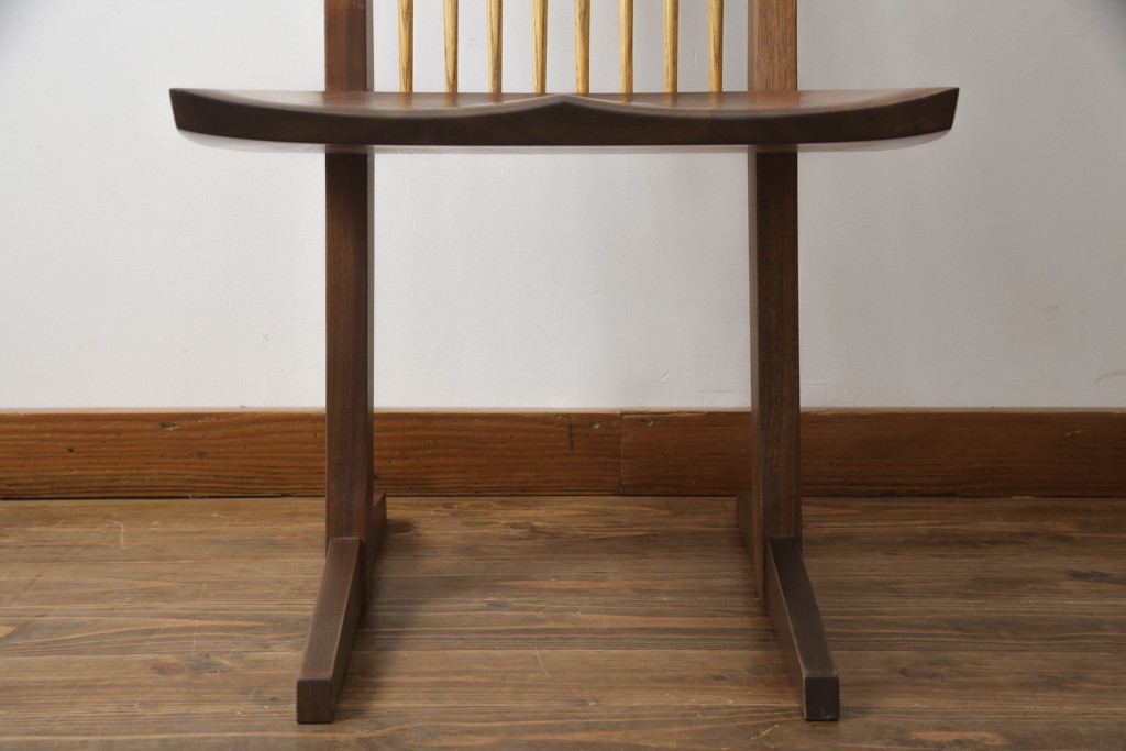 中古　ジョージナカシマ　桜製作所　コノイドチェア(CONOID CHAIR)　CN101　スタイリッシュな佇まいのサイドチェア(ジョージ・ナカシマ、板座チェア、ダイニングチェア、椅子、イス)(R-068144)