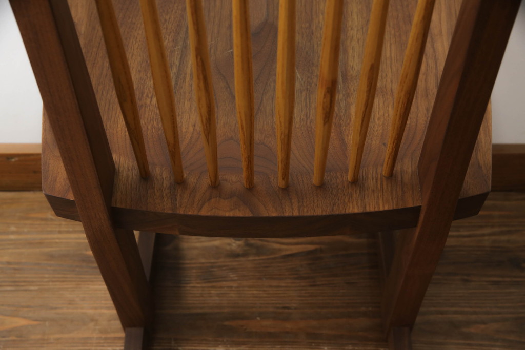 中古　ジョージナカシマ　桜製作所　コノイドチェア(CONOID CHAIR)　CN101　スタイリッシュな佇まいのサイドチェア(ジョージ・ナカシマ、板座チェア、ダイニングチェア、椅子、イス)(R-068144)