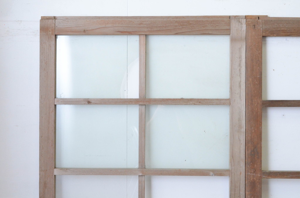 アンティーク建具　経年を感じさせる木味が魅力のガラス戸4枚セット(引き戸)(R-064921)