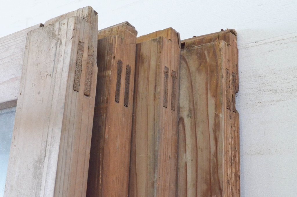 アンティーク建具　経年を感じさせる木味が魅力のガラス戸4枚セット(引き戸)(R-064921)