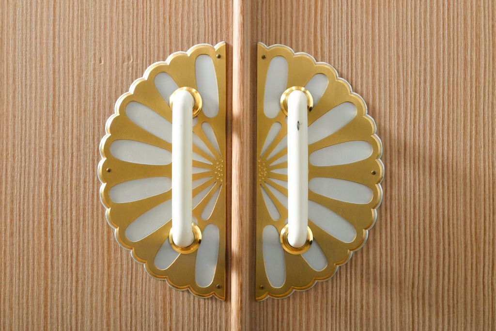 中古　美品　伝統工芸　衣装盆に至るまで凝ったつくりが魅力的な高級品!名古屋総桐箪笥(並厚、四方丸)(桐たんす、着物箪笥、衣装タンス、バラ売り可能)(R-055924)