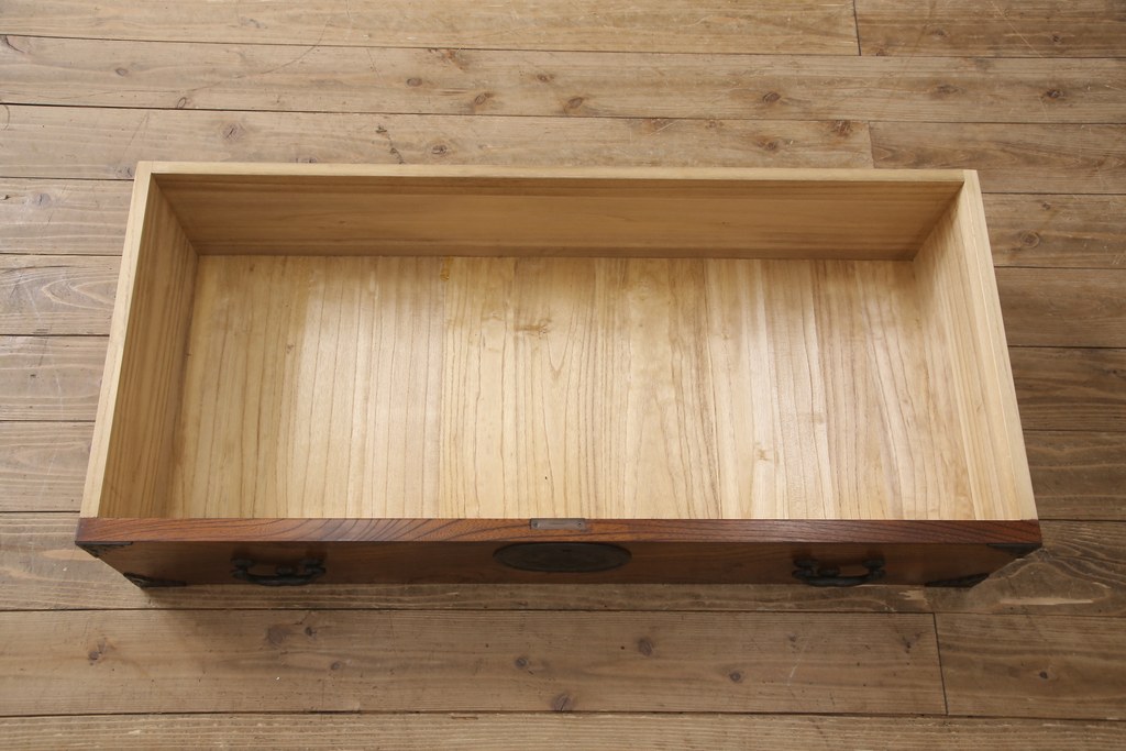 中古　美品　岩谷堂箪笥　迫力ある木目と深みのある色合いが目を引く箪笥ワードローブ(洋服タンス、収納棚)(R-054847)