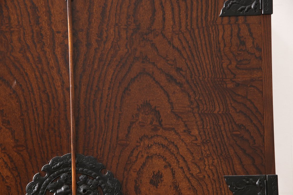 中古　美品　岩谷堂箪笥　迫力ある木目と深みのある色合いが目を引く箪笥ワードローブ(洋服タンス、収納棚)(R-054848)