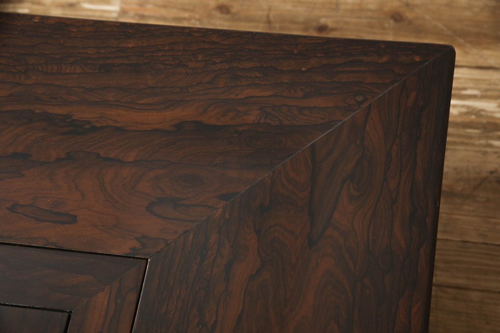 中古　最高級　シャム柿(ジリコテ)材　無垢材　特徴的な木目が目を引く、大振りな囲炉裏テーブル(座卓、長火鉢、関西火鉢、木製火鉢)(R-058695)