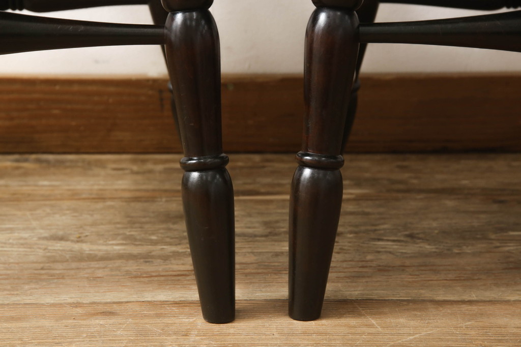 中古　北海道民芸家具　クラシカルな雰囲気を醸し出すダイニングチェア2脚セット(椅子、板座チェア)(R-060102)