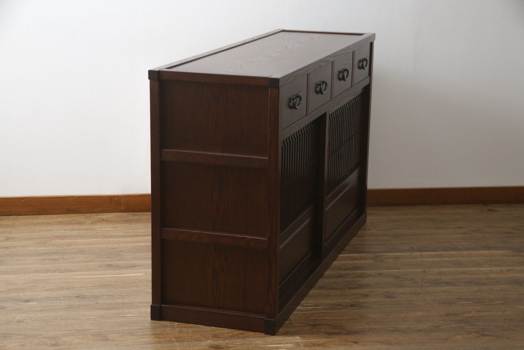 中古　美品　整然と並ぶ縦桟が和モダンな雰囲気を醸し出す水屋箪笥サイドボード(収納棚、戸棚、茶箪笥、茶棚、サイドキャビネット、テレビ台、テレビボード)(R-066548)