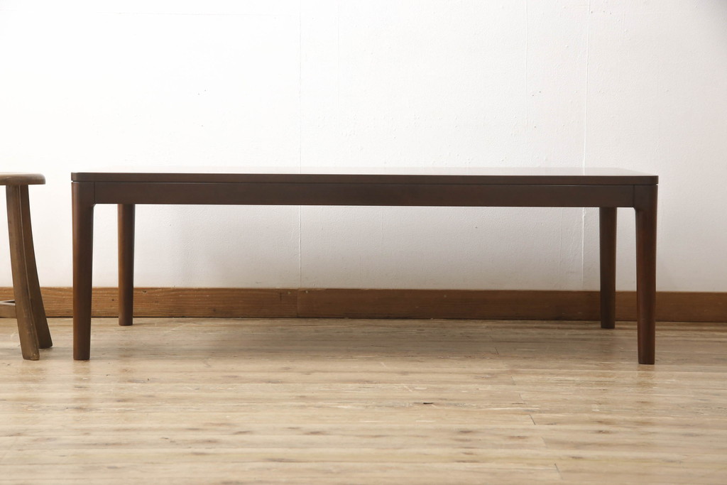 北欧ビンテージ　モビリア(mobilia)　チーク材　モダンなデザインが洗練された雰囲気を醸し出すローテーブル(センターテーブル、リビングテーブル、ヴィンテージ)(R-061517)