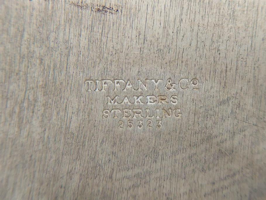 アメリカ　TIFFANY&CO.MAKERS(ティファニー メイカーズ)　STERLINGSILVER(スターリングシルバー) 25323　総重量 約497g　柔らかな縁の曲線がエレガントなプレート(変形皿、フリル、レース、中皿、深皿、菓子器、銀製品)(R-079111)
