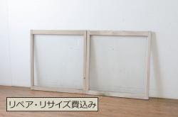 【セミオーダー家具実例】明治期の蔵戸にアンティーク感を残しつつ高品質リペアを施し、幅詰め加工をしました。左側の外した桟を右側框の隣に移動。下桟の金具はバランスを見て良い位置に取り付け。金具は黒く着色をし、本体は現状の雰囲気を活かして、自然な色味に仕上げました。(玄関戸、引き戸、建具)