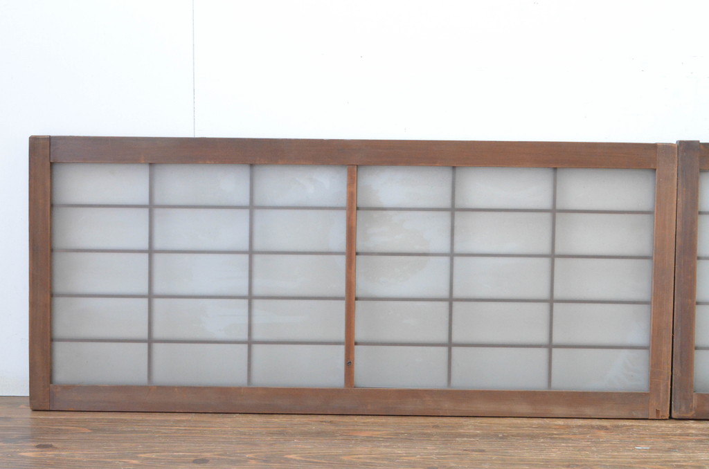 アンティーク建具 レトロな空間づくりにおすすめな格子入りの