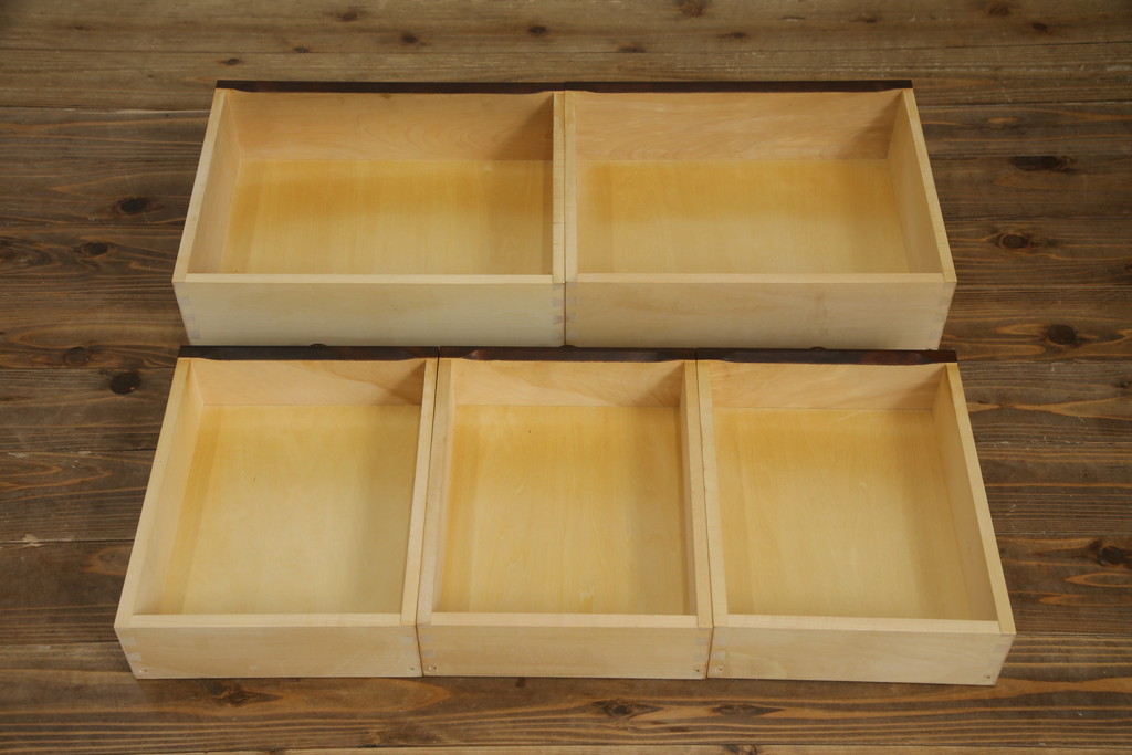 中古　北海道民芸家具　HM160K　洗練された佇まいが上品な食器棚(本箱、戸棚、収納棚、飾り棚、キャビネット)(R-074676)