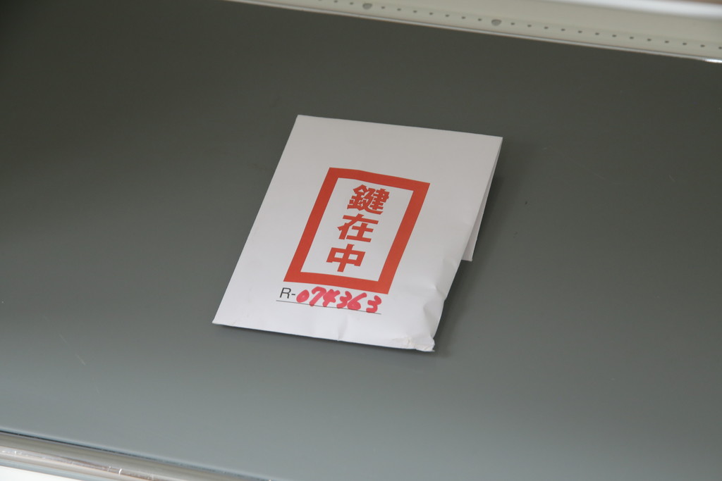 中古　USMハラー(USM Haller)　鍵付きショーケースが魅力の鉄製キャビネット(収納棚、ラック、飾り棚、陳列棚、ガラスケース、店舗什器)(R-074363)