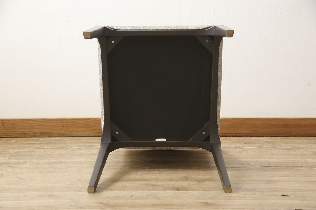 中古　超美品　Cassina(カッシーナ)　シンプルかつスタイリッシュなデザインで合わせやすいラインチェア(1脚定価 約7万円)(ダイニングチェア、イス、椅子)(R-057771)