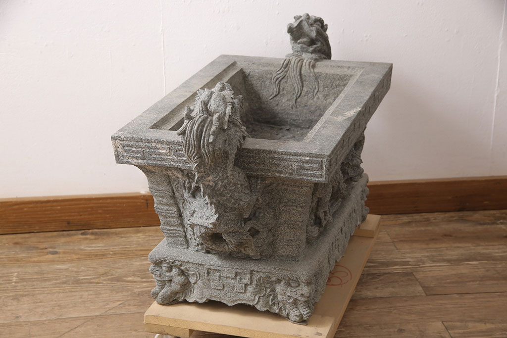 中古　御影石　龍彫刻　水鉢　138kg(つくばい、オブジェ、庭石)(R-054353)