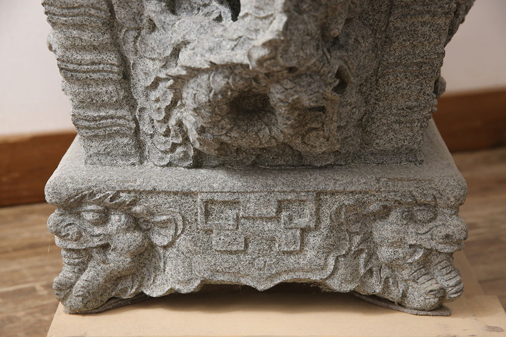 中古　御影石　龍彫刻　水鉢　138kg(つくばい、オブジェ、庭石)(R-054353)