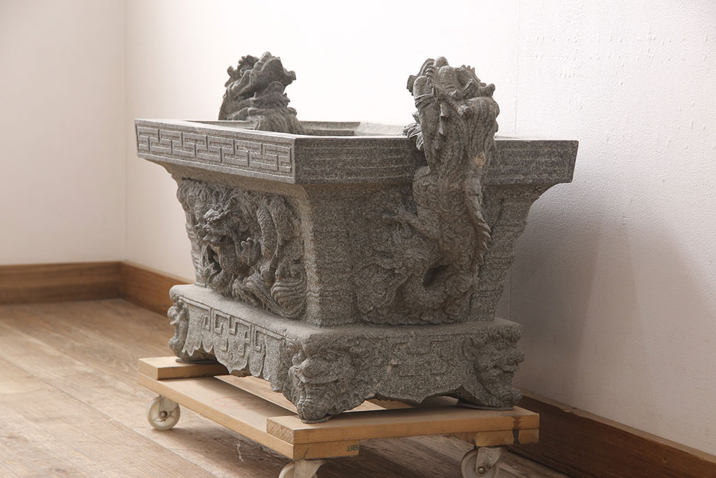 中古　御影石　龍彫刻　水鉢　138kg(つくばい、オブジェ、庭石)(R-054353)
