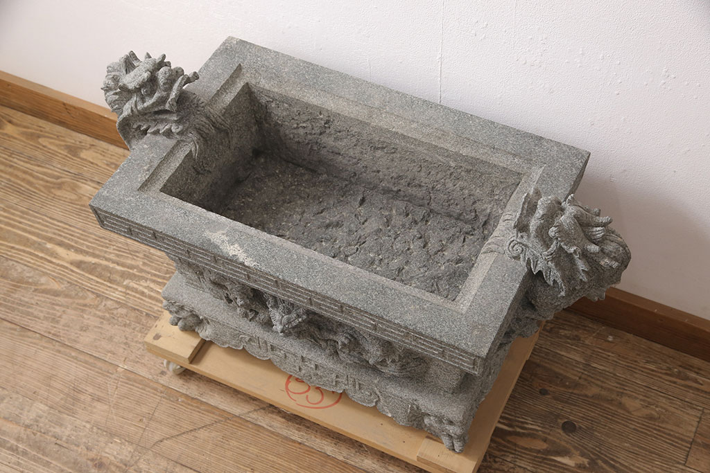中古　御影石　龍彫刻　水鉢　138kg(つくばい、オブジェ、庭石)(R-054353)