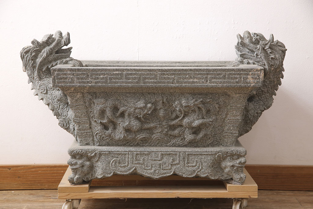 中古　御影石　龍彫刻　水鉢　138kg(つくばい、オブジェ、庭石)(R-054353)