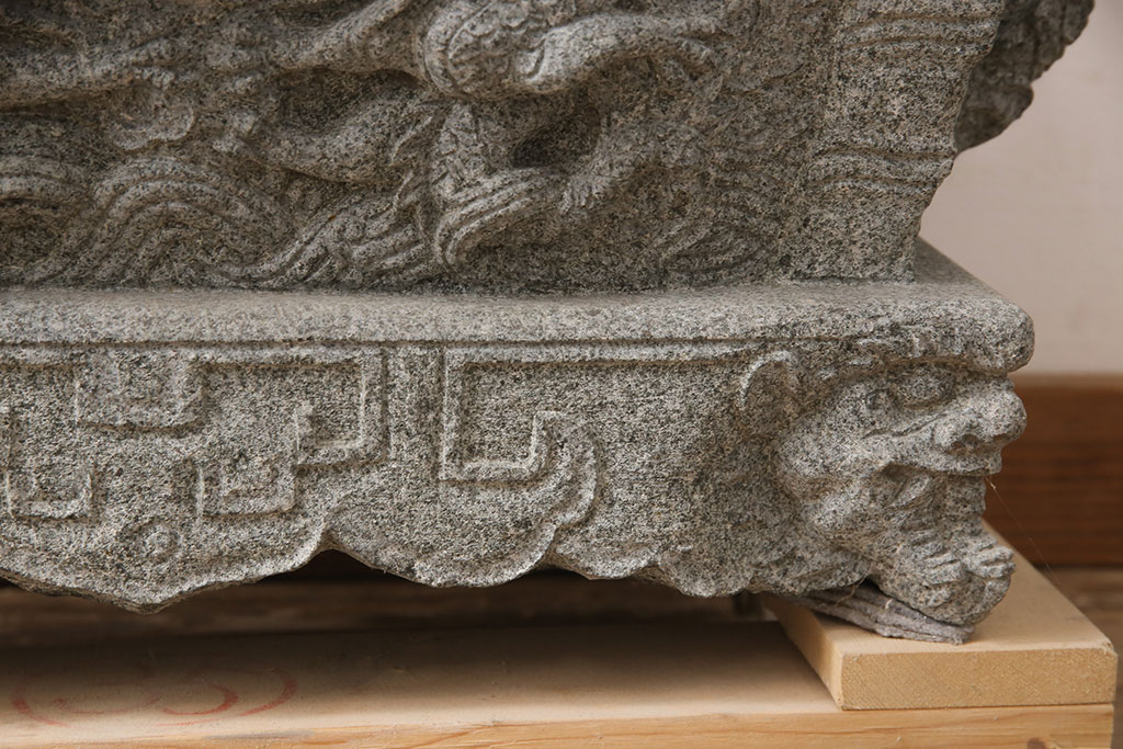 中古　御影石　龍彫刻　水鉢　138kg(つくばい、オブジェ、庭石)(R-054353)