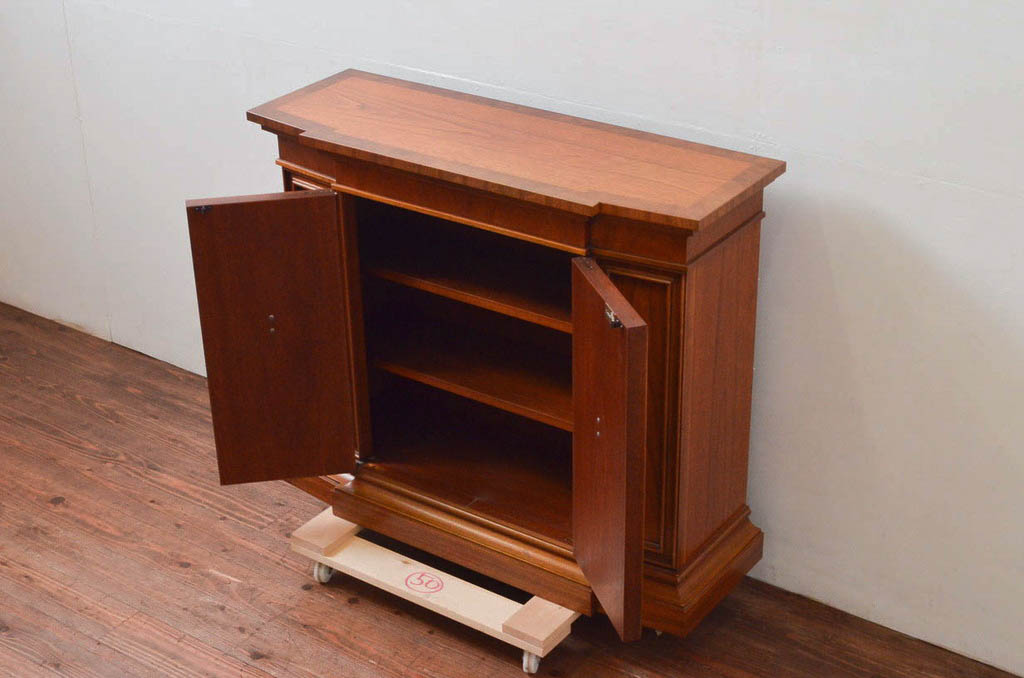 中古　美品!!　DREXEL HERITAGE(ドレクセルヘリテイジ)　FRANCHESCA(フランチェスカ)　クラシカルな佇まいが美しいサイドボード(クレデンザ、クリデンザ、収納棚、戸棚、サイドキャビネット、ホールチェスト)(R-074288)