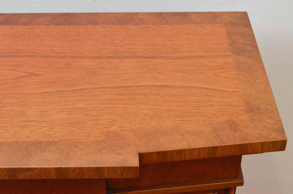 中古　美品!!　DREXEL HERITAGE(ドレクセルヘリテイジ)　FRANCHESCA(フランチェスカ)　クラシカルな佇まいが美しいサイドボード(クレデンザ、クリデンザ、収納棚、戸棚、サイドキャビネット、ホールチェスト)(R-074288)
