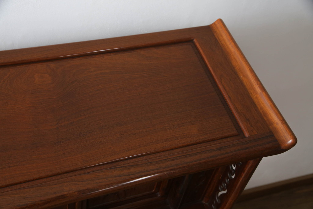 中古　美品　花梨(カリン)材　上質なこだわりの空間づくりにおすすめの飾り棚(茶棚、唐木、戸棚、収納棚、違い棚)(R-068145)
