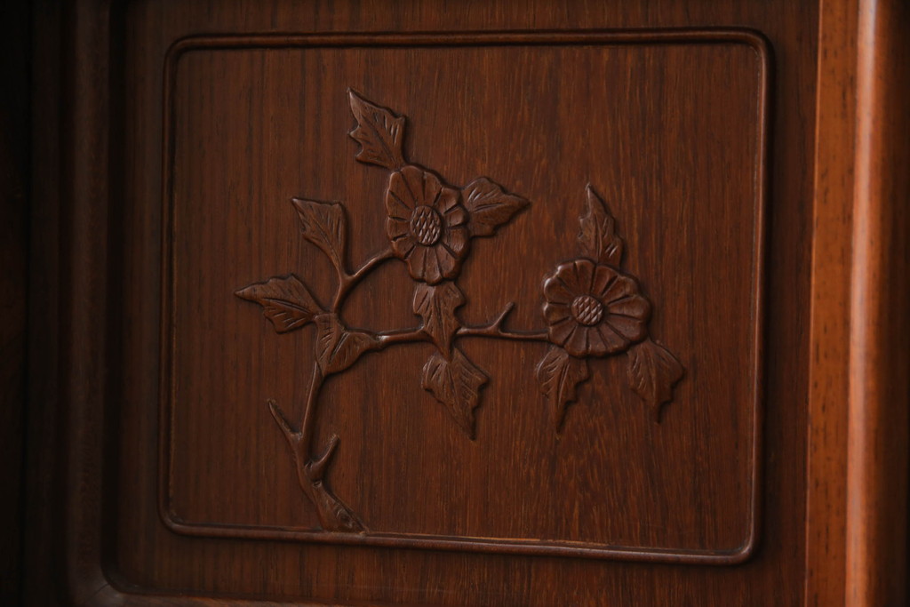 中古　美品　花梨(カリン)材　上質なこだわりの空間づくりにおすすめの飾り棚(茶棚、唐木、戸棚、収納棚、違い棚)(R-068145)