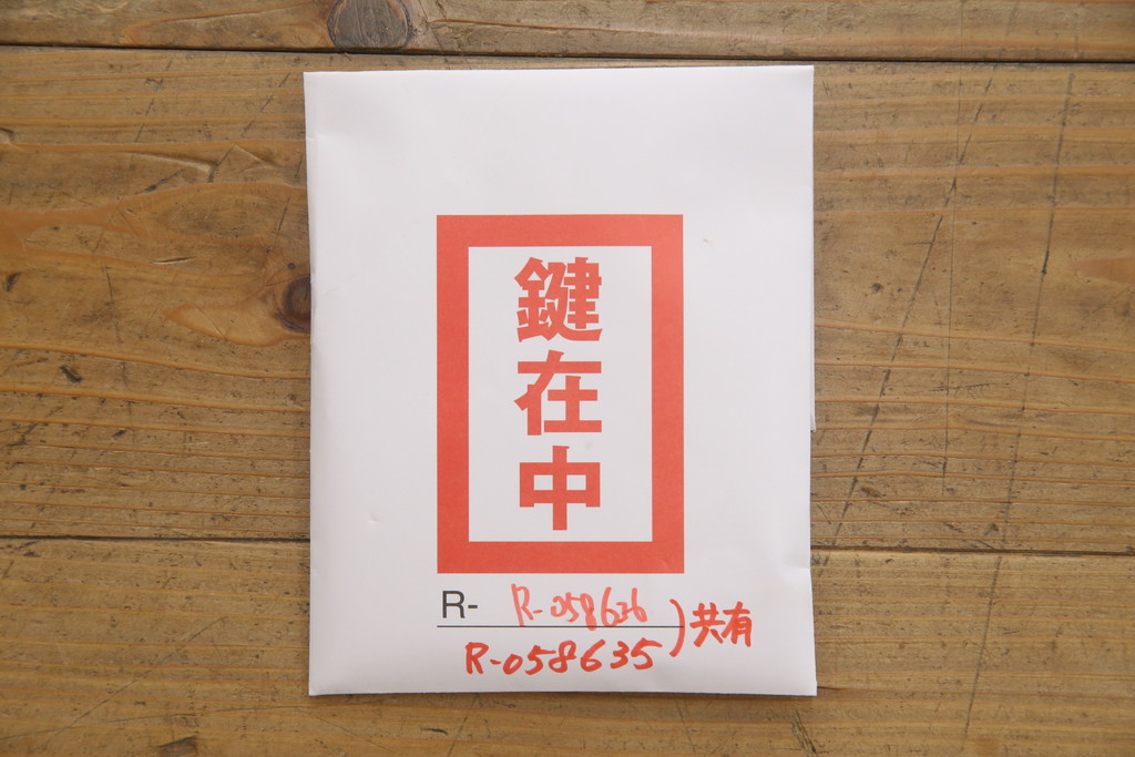 和製アンティーク　上手物!　前面欅(ケヤキ)材・中桐　シンプルな金具と美しい色合いが目を引く特注米沢箪笥・上段(和タンス、衣装箪笥、収納たんす、時代箪笥)(R-058636)