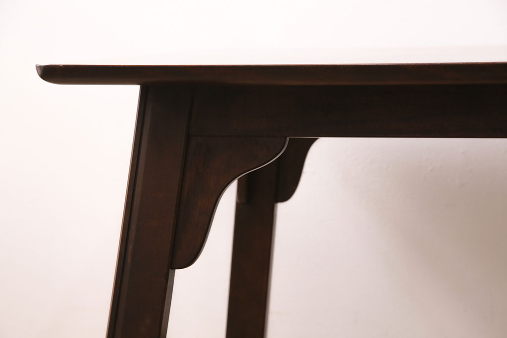 中古　北海道民芸家具　シンプルなデザインで取り入れやすいダイニングテーブル(机、センターテーブル)(R-049267)