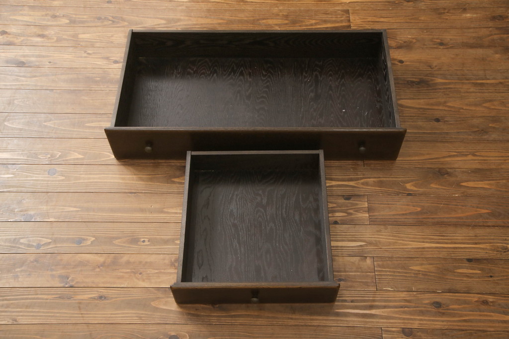 中古　旭川家具　近藤工芸　Solid Furniture OAK (ソリッドファニチャー オーク)　ナラ材　落ち着いた佇まいが魅力の二段重ねアンティーク調チェスト(引き出し、整理箪笥、収納箪笥、衣装箪笥)(R-071351)