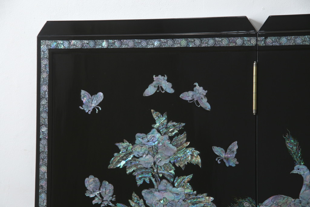 中古　美品　ラデン細工　孔雀の美しい翼が描かれた折り畳み衝立て(つい立て、パーテーション、折りたたみ)(R-061418)