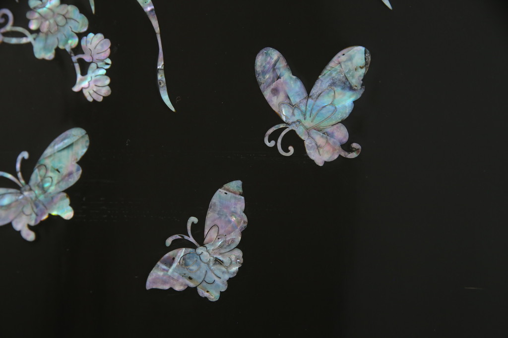 中古　美品　ラデン細工　孔雀の美しい翼が描かれた折り畳み衝立て(つい立て、パーテーション、折りたたみ)(R-061418)