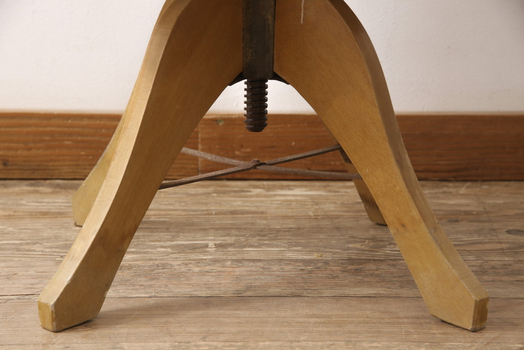 和製アンティーク　ナラ材　レトロな佇まいが目を引く回転椅子(ドクターチェア、デスクチェア、回転イス、アームチェア)(R-054817)