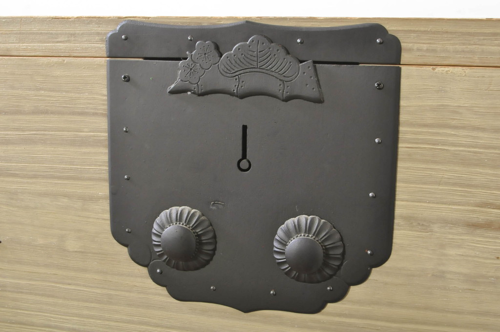 和製アンティーク　明るい木色に上品な金具が映える二段重ね総桐二本松箪笥(時代箪笥、衣装箪笥、収納箪笥、重ね箪笥、和タンス、チェスト、引き出し)(R-077968)