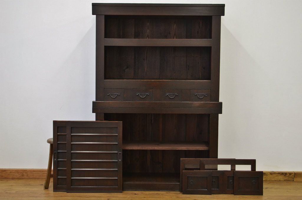 アンティーク家具　古いお家の重厚な四尺水屋箪笥(タンス・アンティーク)