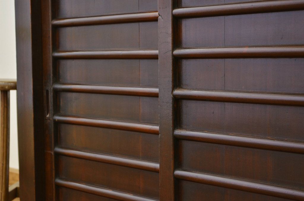アンティーク家具　古いお家の重厚な四尺水屋箪笥(タンス・アンティーク)