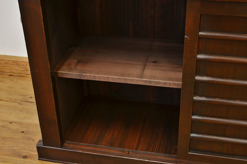 アンティーク家具　古いお家の重厚な四尺水屋箪笥(タンス・アンティーク)