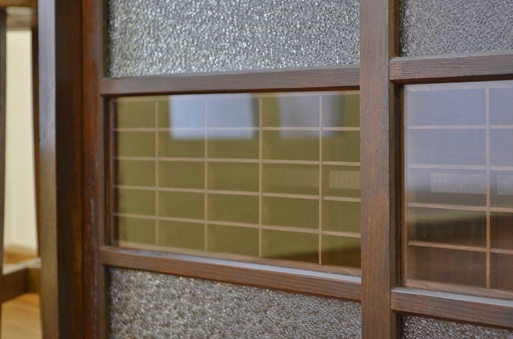 アンティーク家具　古い木のダイヤガラス収納棚(食器棚)
