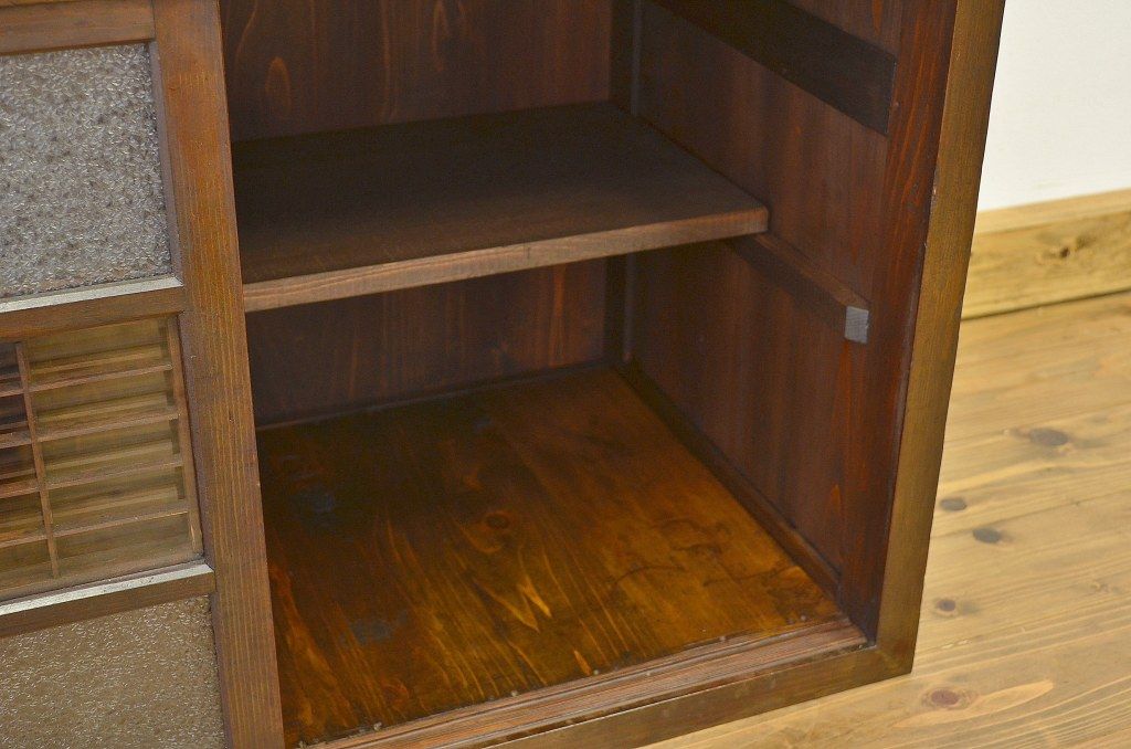 アンティーク家具　古い木のダイヤガラス収納棚(食器棚)