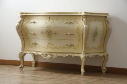 中古　美品　イタリア高級家具　ノバパルク(NOVAPLAK)　ロココ調の装飾が可愛らしい大振りなチェスト(サイドチェスト、引き出し)(定価約100万円)(R-077622)