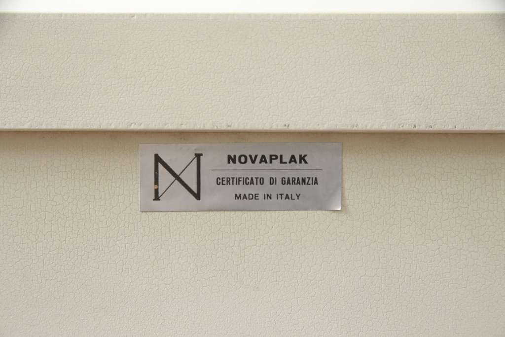 中古　美品　イタリア高級家具　ノバパルク(NOVAPLAK)　ロココ調の装飾が可愛らしい大振りなチェスト(サイドチェスト、引き出し)(定価約100万円)(R-077622)