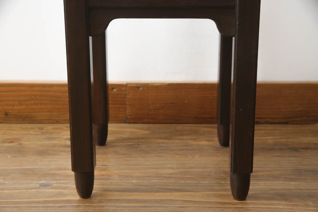 和製アンティーク　古い洋館で使われていた大正ロマンの雰囲気漂うカバ材のサイドテーブル(花台、飾り台、エンドテーブル、ナイトテーブル)(R-068634)