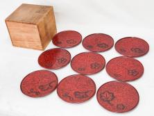 鎌倉彫　彫刻　木製　漆器　和の雰囲気を演出する銘々盆9枚セット(博古堂?、梅、桜、銀杏、紅葉、花、共箱付き)(R-079136)