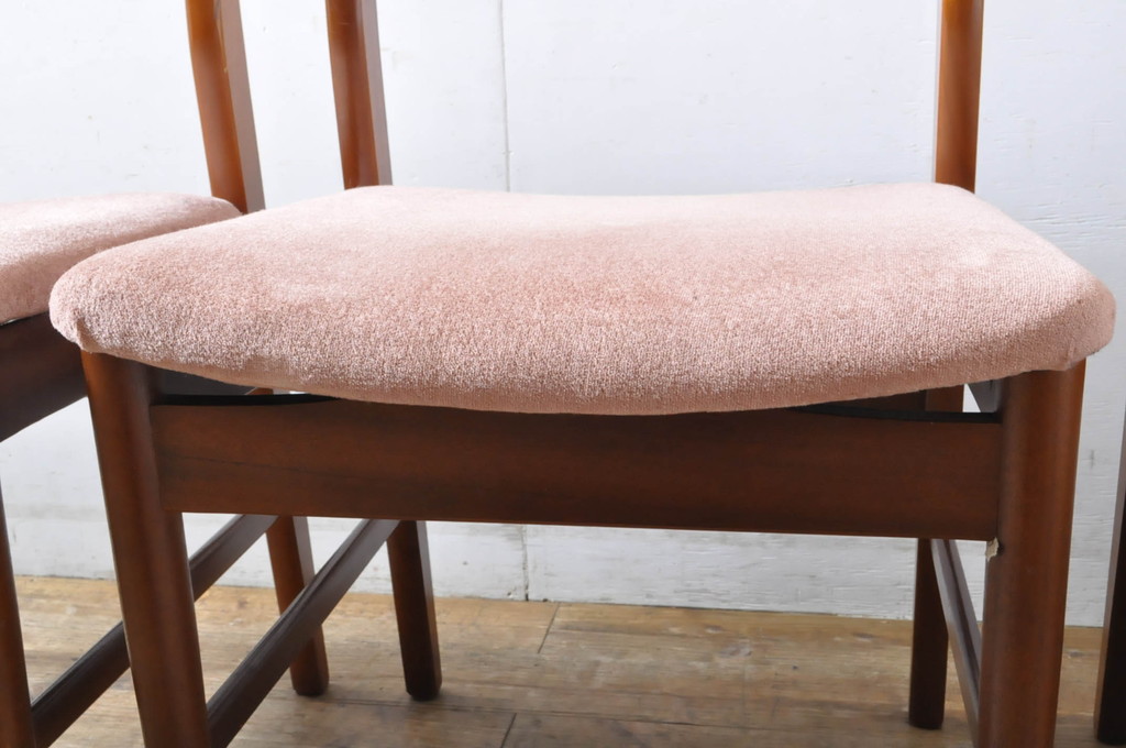 イギリスビンテージ　チーク材　ピンクのファブリックが可愛らしいダイニングチェア4脚セット(椅子、イス、ヴィンテージ、英国)(R-065621)