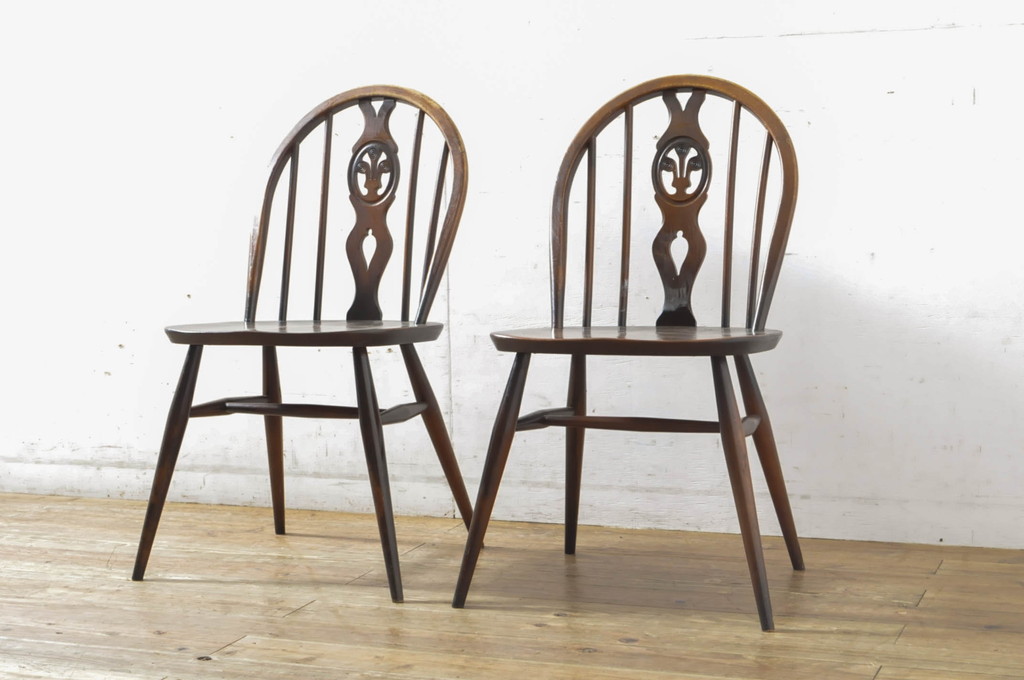 イギリスビンテージ ERCOL(アーコール) アザミの透かし彫りが イギリスビンテージ ERCOL(アーコール) アザミの透かし彫りが